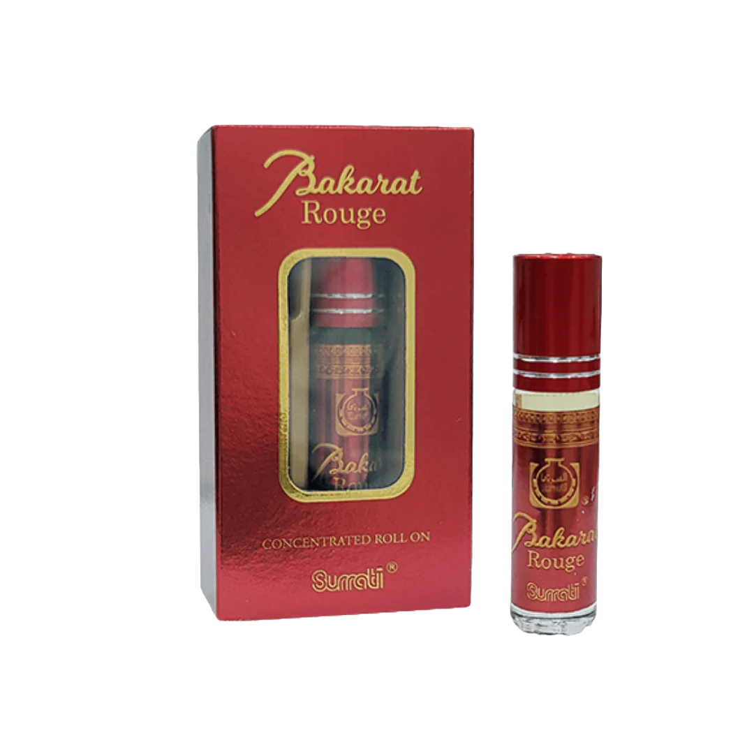 L'huile parfumée concentrée roll-on « Bakarat Rouge » de Surrati offre une application pratique et précise de ce parfum envoûtant.